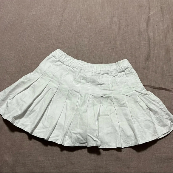 Abercrombie & Fitch Dresses & Skirts - Abercrombie Kids Size 13/14 women size Small white pleated tennis skirt elastic